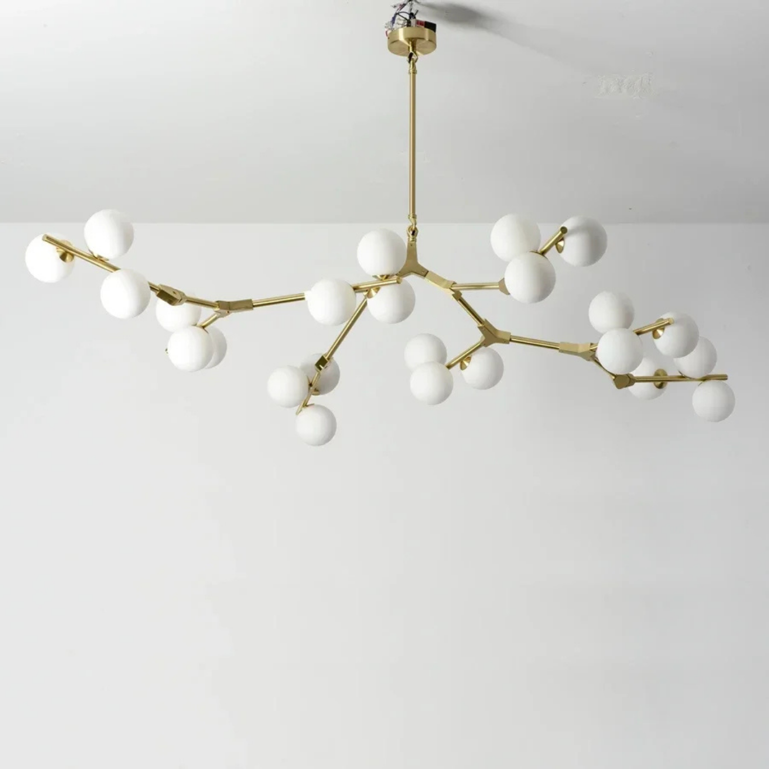 Moderne pendel med trægren-design