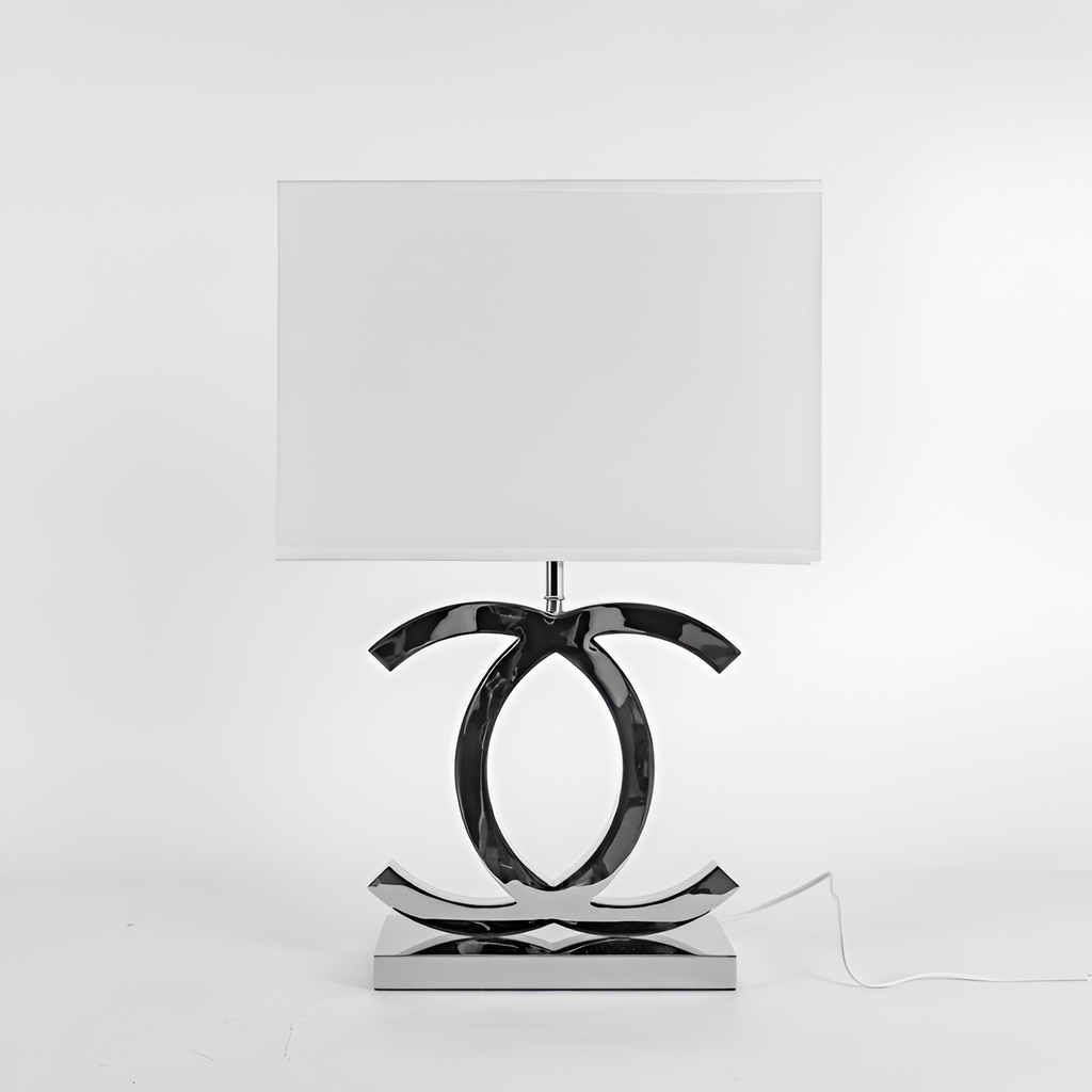 Poleret reflekterende bordlampe – skulpturel