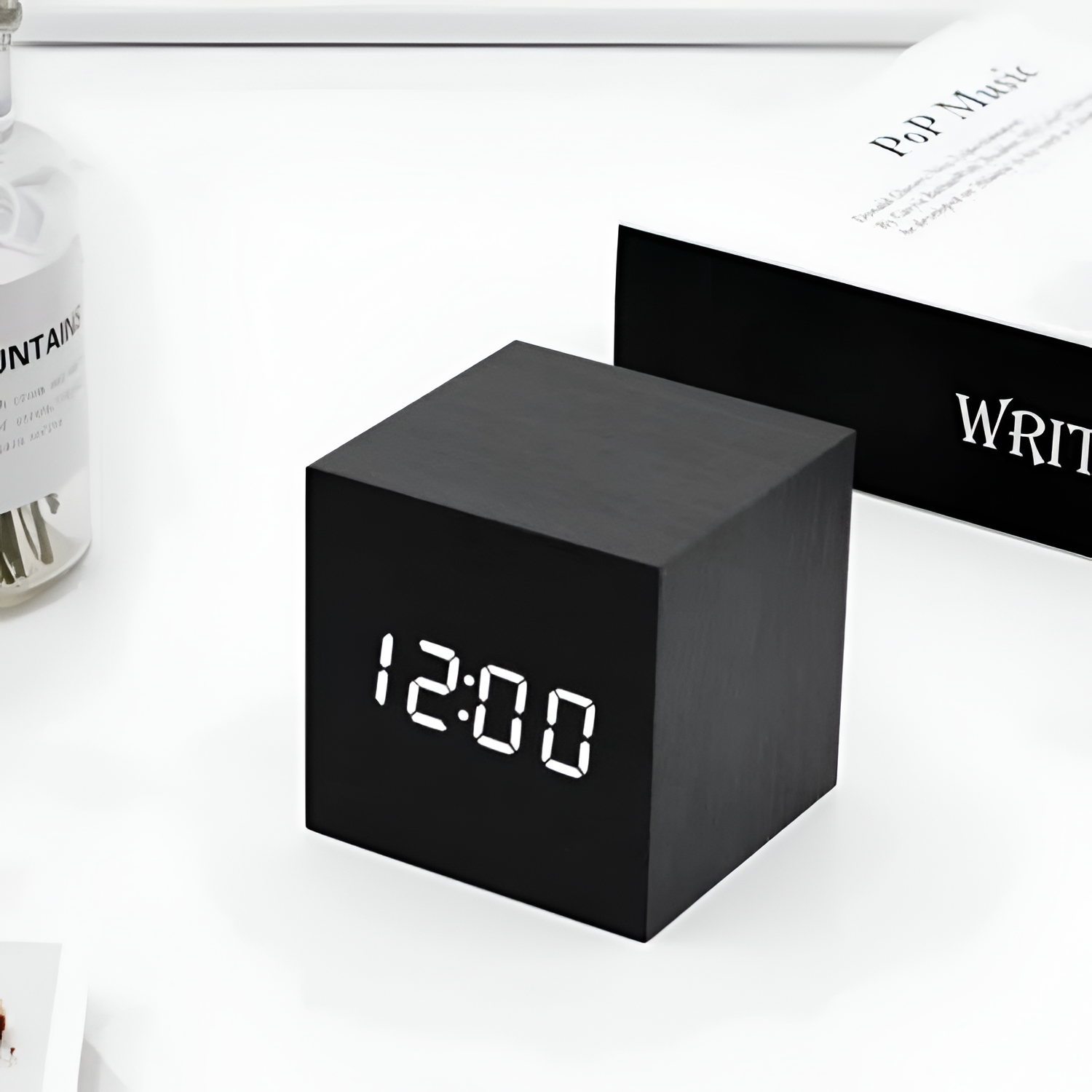 Digitalt Kubur Med Smarte Funktioner – Minimalistisk