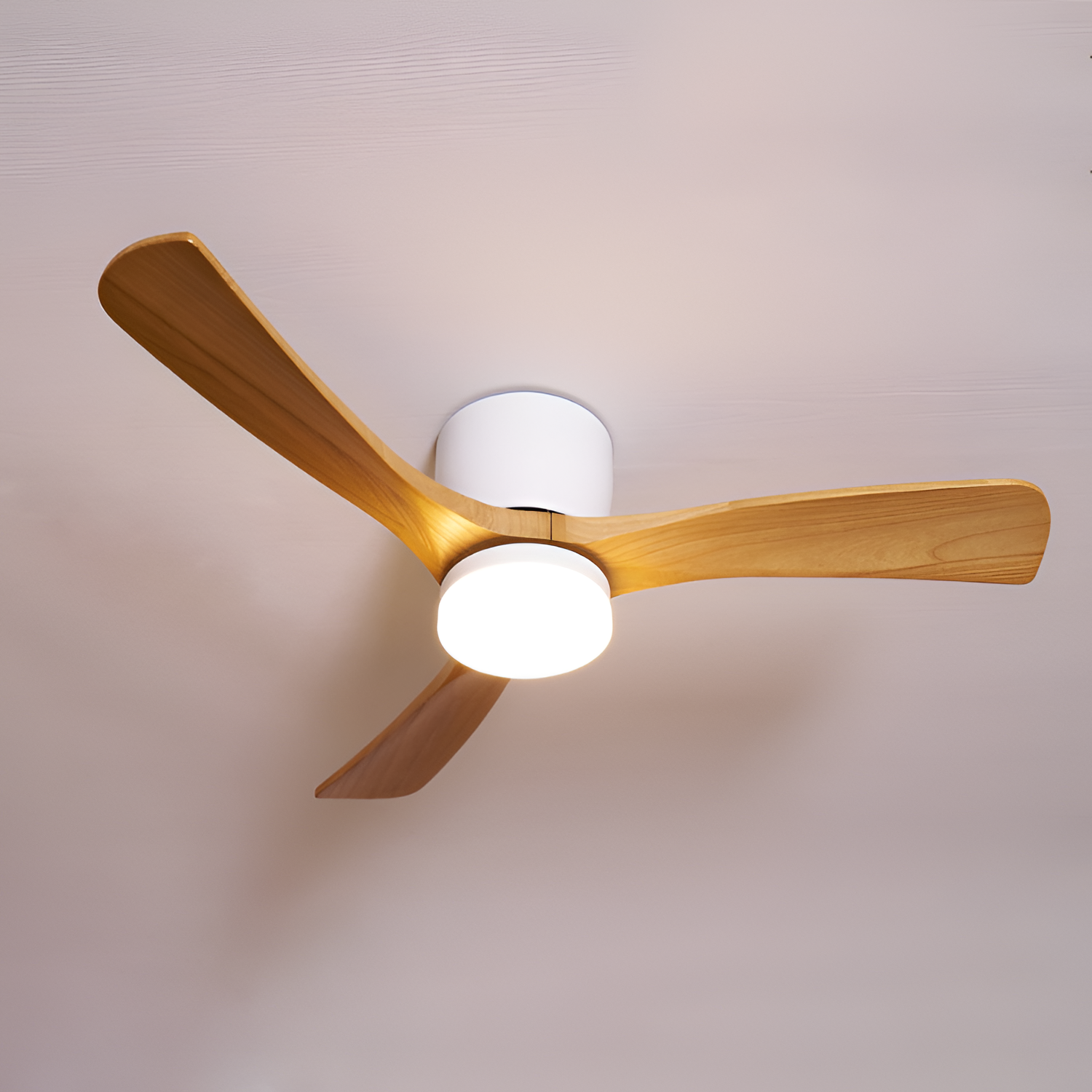 Nordisk Træ Loftsventilatorslampe - Justerbar