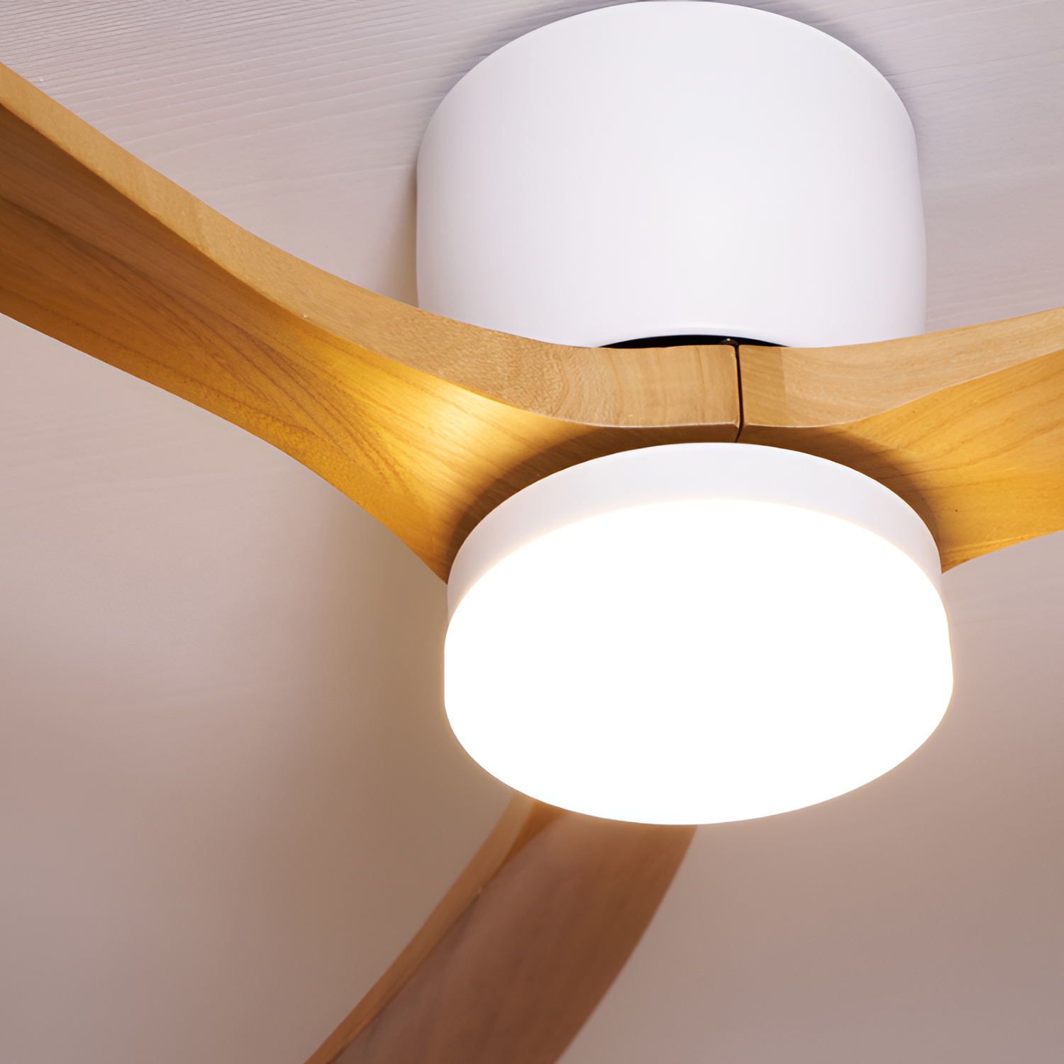 Nordisk Træ Loftsventilatorslampe - Justerbar