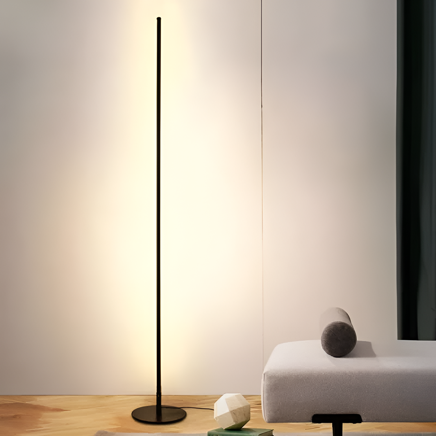 Minimalistisk sort metal-LED-gulvlampe – justerbar og dæmpbar