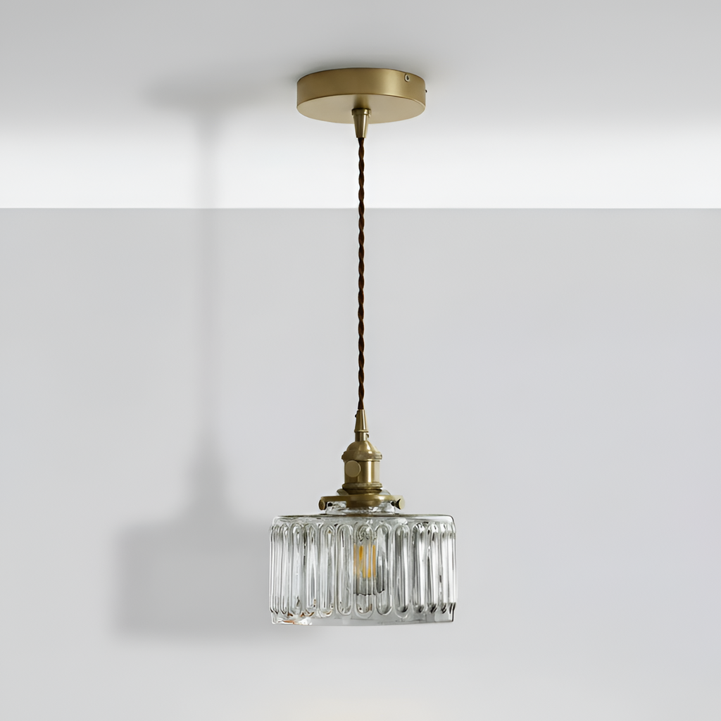 Pendellampe i ribbet glas – Vintage messinglampe