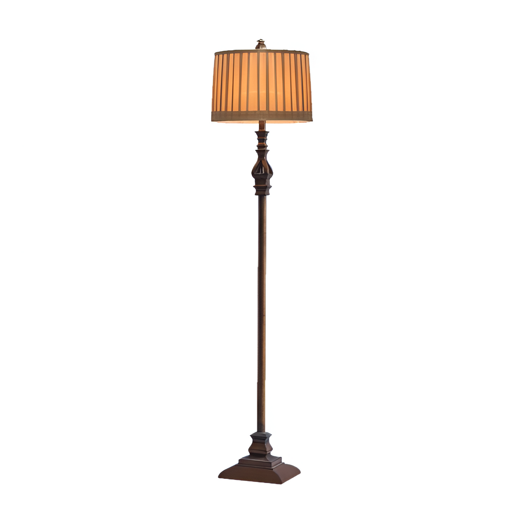 Traditionel Udsmykket Gulvlampe - Udskåret Detalje