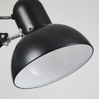 Bordlampe med udtrækkelig lang arm og klemme – minimalistisk