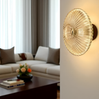 Retro-lampe i ribbet glas med bølgemønster – lysdæmpbar