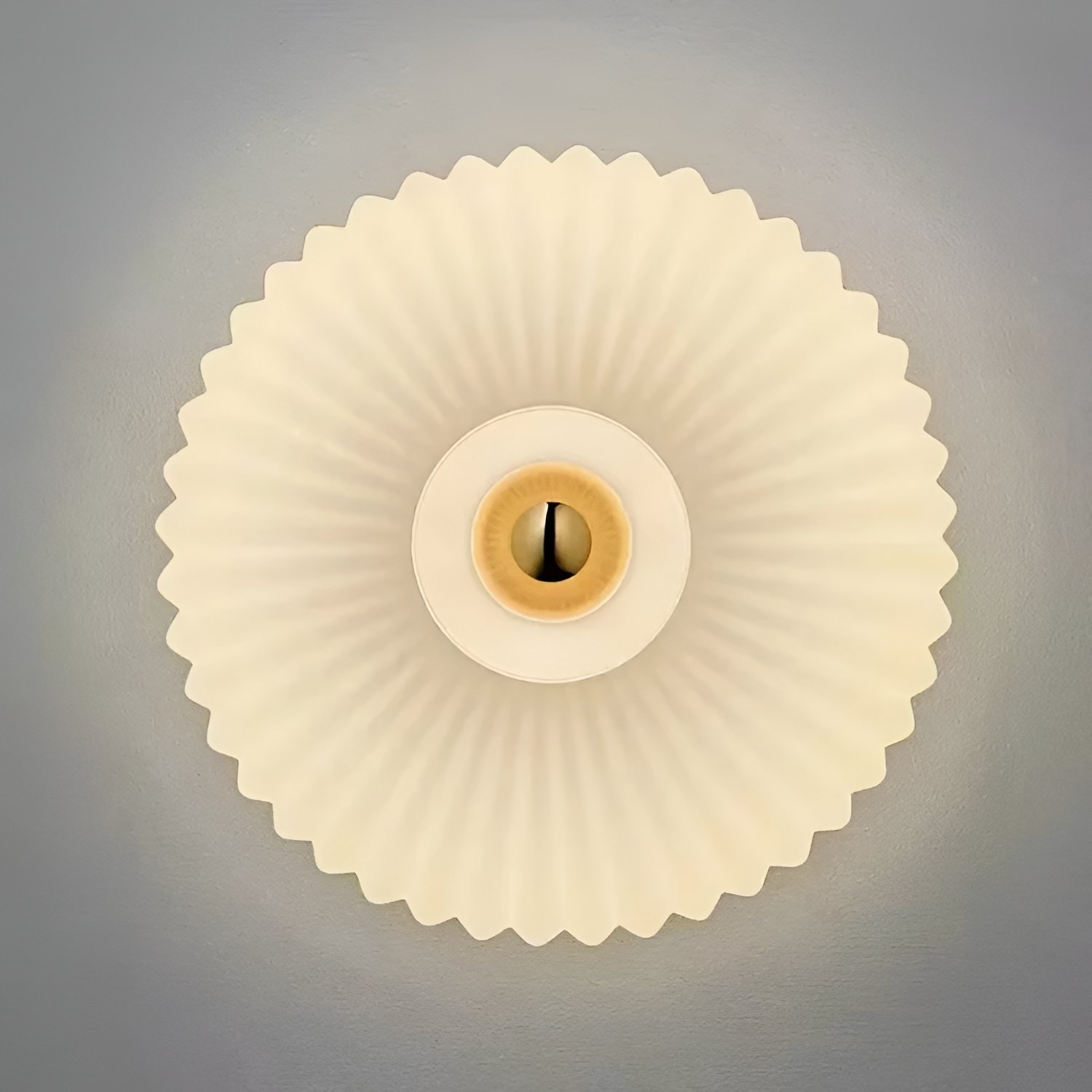 Retro-lampe i ribbet glas med bølgemønster – lysdæmpbar