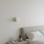 Nordisk Ball LED-væglampe – Moderne belysning til soveværelset