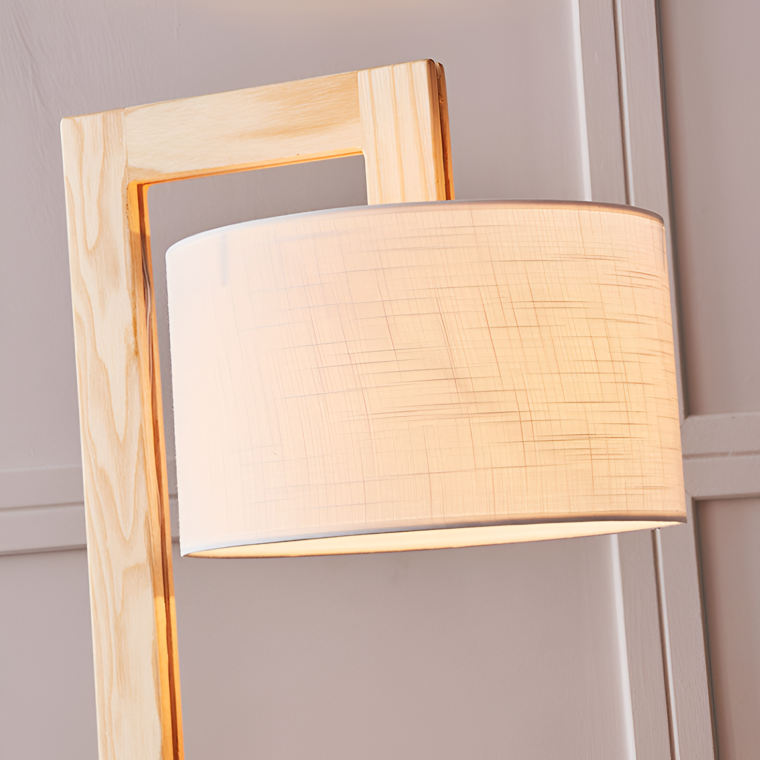 Minimalistisk Gulvlampe i Træ - Stilren