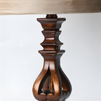 Traditionel Udsmykket Gulvlampe - Udskåret Detalje