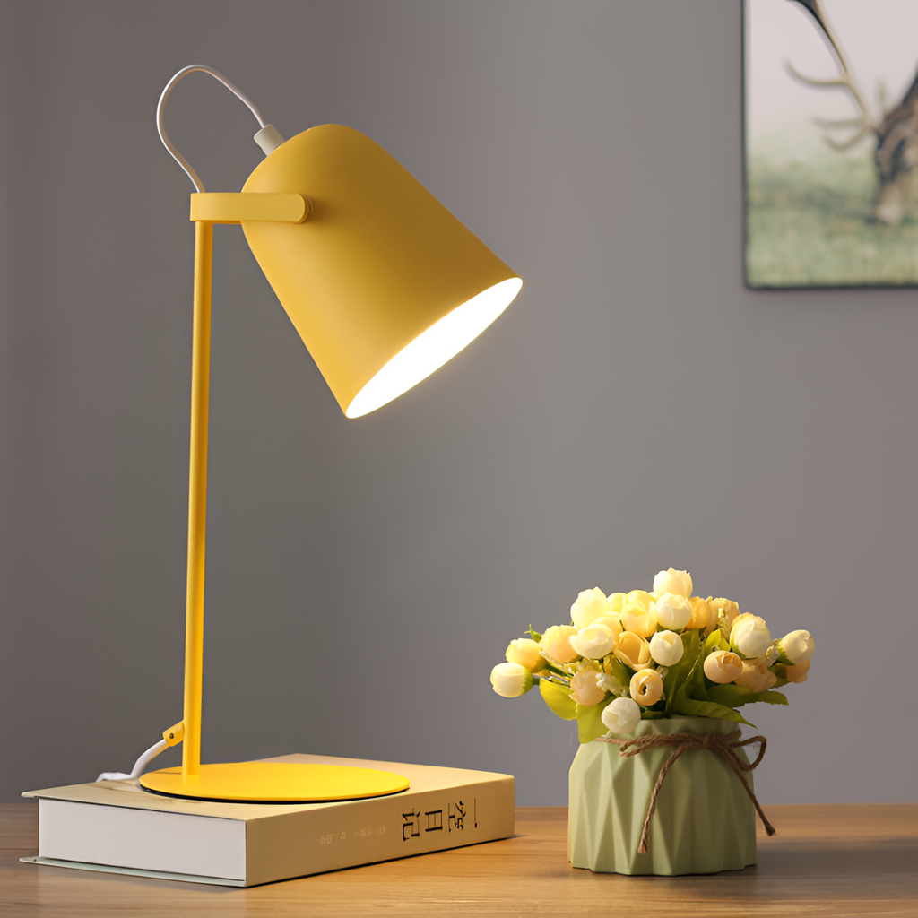 Kreativ bordlampe i form af en spand med makroner – nordisk stil