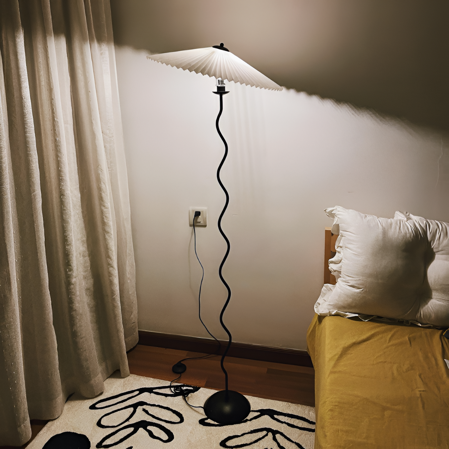 Plisseret Bølget Gulvlampe - Minimalistisk