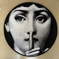 Lina Fornasetti Silent Portrait - Rundt Gulvtæppe