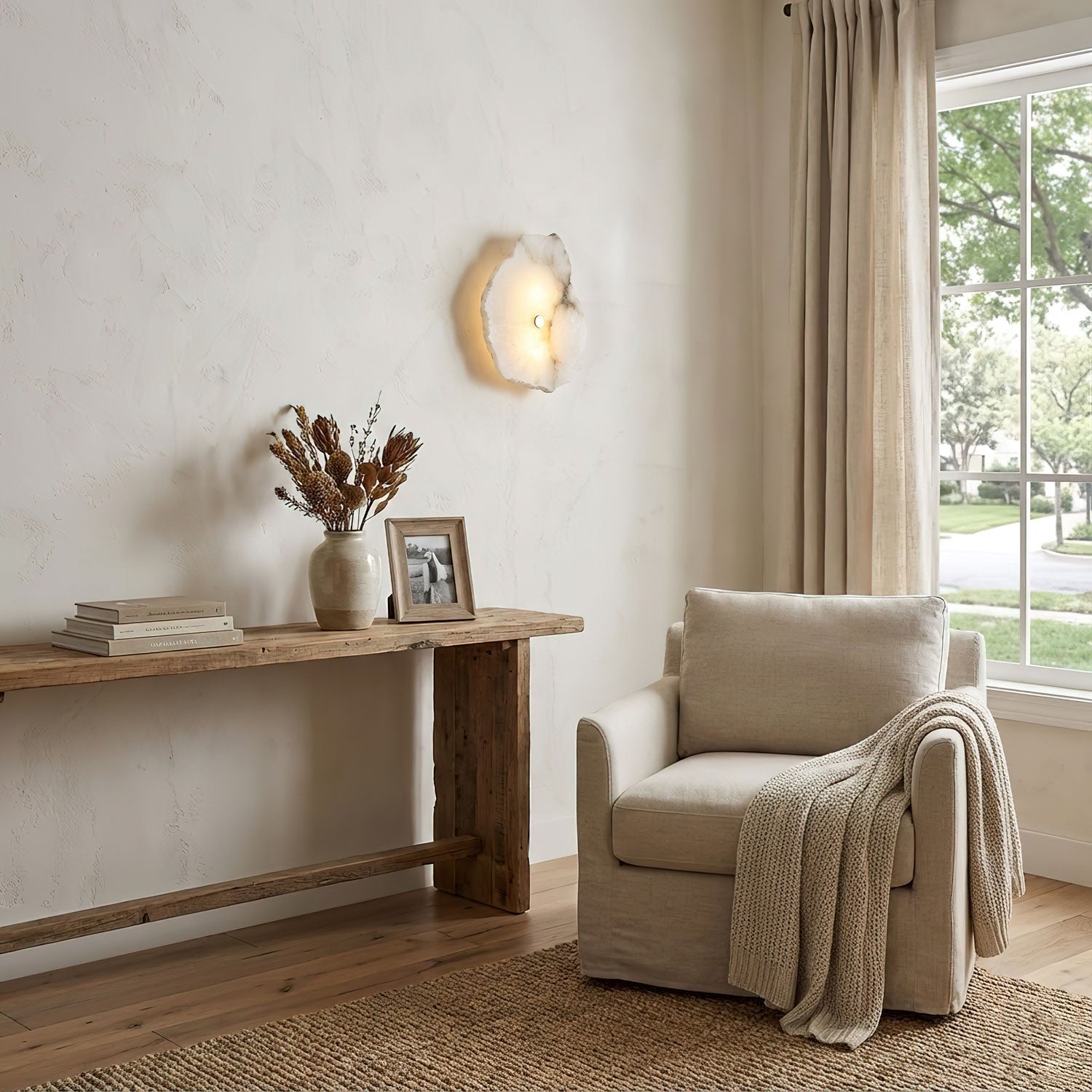 Alabaster barlampe over sofa